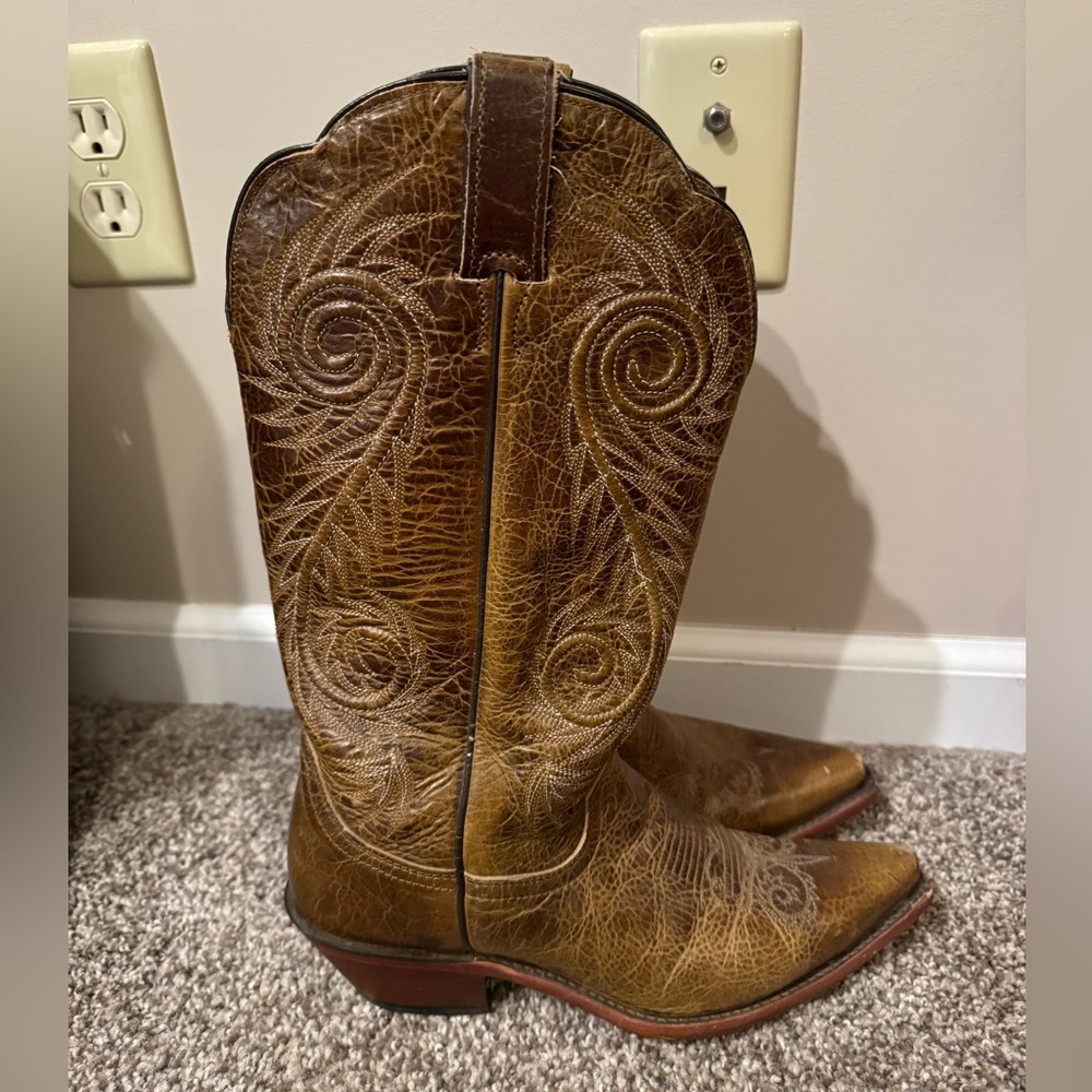 Western Brown Justin pointed toe boots